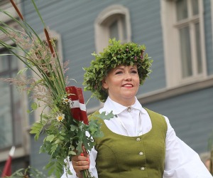 Skati «Novadu dižošanās» - dziesmu un deju svētku dalībnieku gājienu Rīgā 18
