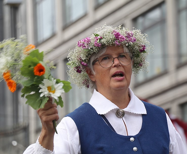 Atpazīsti savējos dziesmu un deju svētku dalībnieku gājienu Rīgā - «Novadu dižošanās» 338916