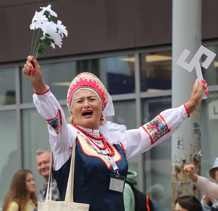 Atpazīsti savējos dziesmu un deju svētku dalībnieku gājienu Rīgā - «Novadu dižošanās» 338929