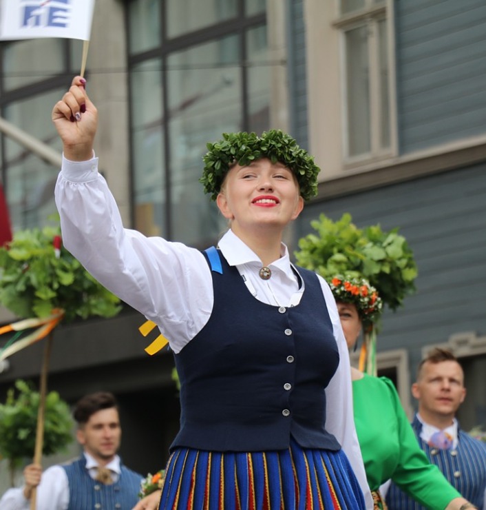 Atpazīsti savējos dziesmu un deju svētku dalībnieku gājienu Rīgā - «Novadu dižošanās» 338937