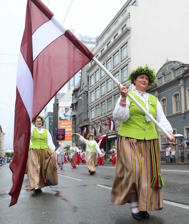 Atpazīsti savējos dziesmu un deju svētku dalībnieku gājienu Rīgā - «Novadu dižošanās» 338952