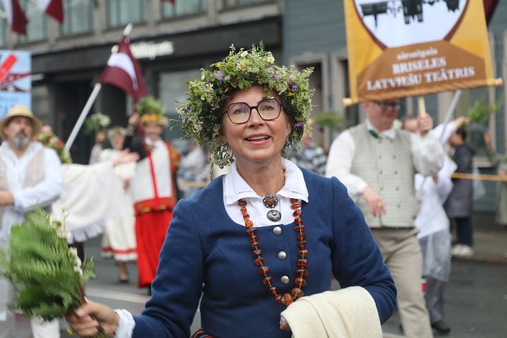 Atpazīsti savējos dziesmu un deju svētku dalībnieku gājienu Rīgā - «Novadu dižošanās» 338899