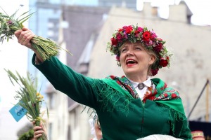 Atpazīsti savējos dziesmu un deju svētku dalībnieku gājienu Rīgā - «Novadu dižošanās» 40