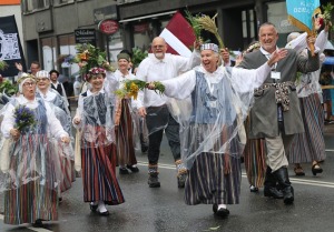 Atpazīsti savējos dziesmu un deju svētku dalībnieku gājienu Rīgā - «Novadu dižošanās» 89