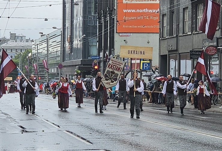 Foto mirkļi no dziesmu un deju svētku dalībnieku gājiena Rīgā - «Novadu dižošanās» 339134