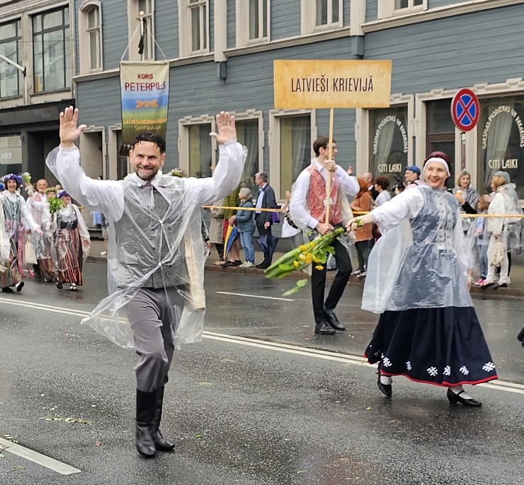 Foto mirkļi no dziesmu un deju svētku dalībnieku gājiena Rīgā - «Novadu dižošanās» 339139