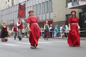 Foto mirkļi no dziesmu un deju svētku dalībnieku gājiena Rīgā - «Novadu dižošanās» 5