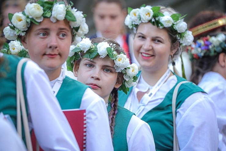 Fotogrāfs Mareks Galinovskis piedāvā īpašus fotomirkļus no koru lielkoncerta «Tīrums. Dziesmas ceļš». #CUPRA #Autobrava #VEFkvartals #UFOGolf #TrueSto 339156