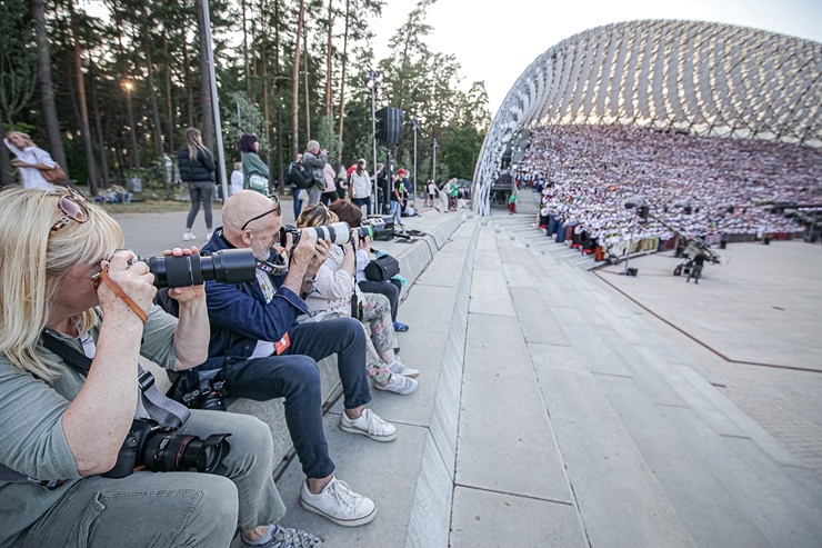 Fotogrāfs Mareks Galinovskis piedāvā īpašus fotomirkļus no koru lielkoncerta «Tīrums. Dziesmas ceļš». #CUPRA #Autobrava #VEFkvartals #UFOGolf #TrueSto 339219