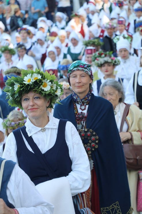 Dziesmu svētku dziesminieku lielkoncerts un svinības Mežaparkā 339470