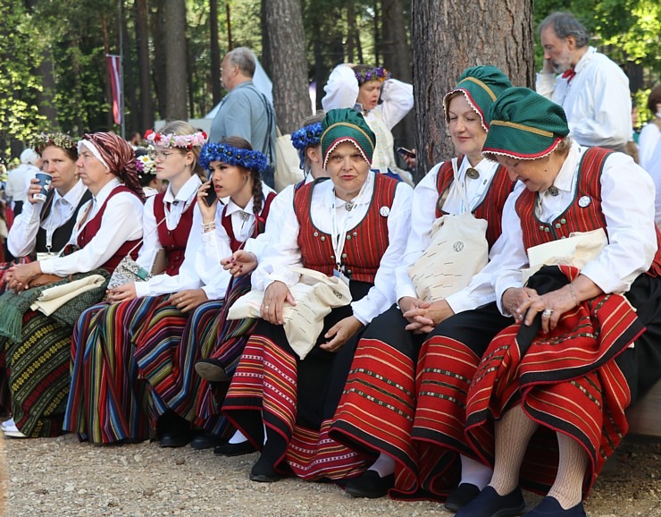 Dziesmu svētku dziesminieku lielkoncerts un svinības Mežaparkā 339490