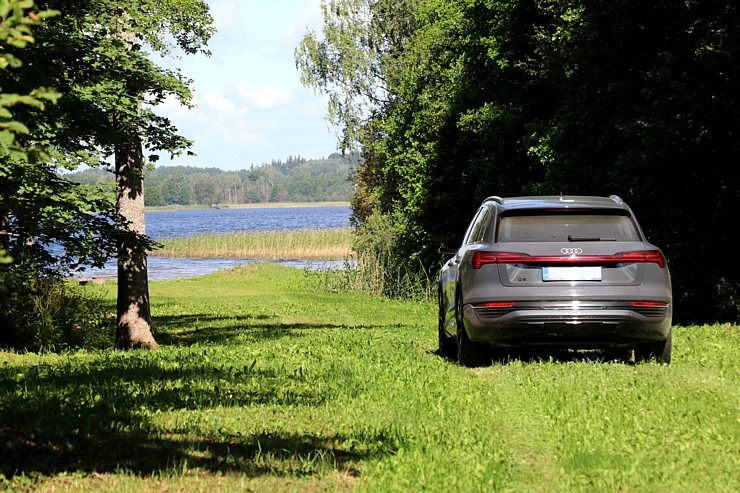 Travelnews.lv ar jauno un elektrisko «Audi Q8 e-tron» apceļo un izbauda Latgali 340296