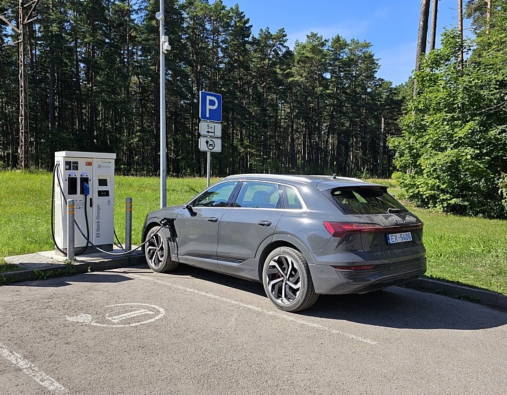Travelnews.lv ar jauno un elektrisko «Audi Q8 e-tron» apceļo un izbauda Latgali 340331