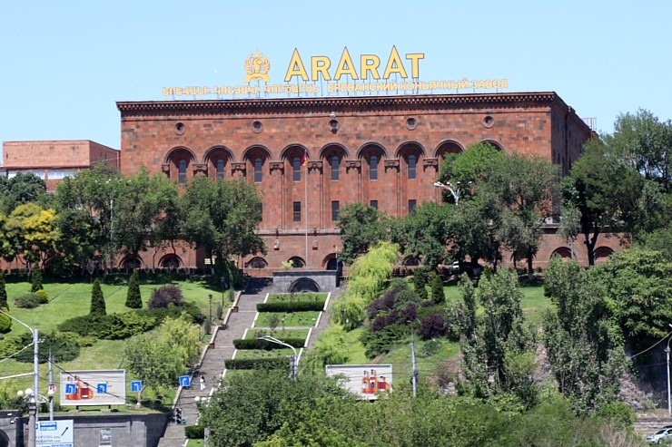 Travelnews.lv sadarbībā ar «airBaltic» iepazīst Erevānas konjaka rūpnīcas «Ararat» muzeju 340588