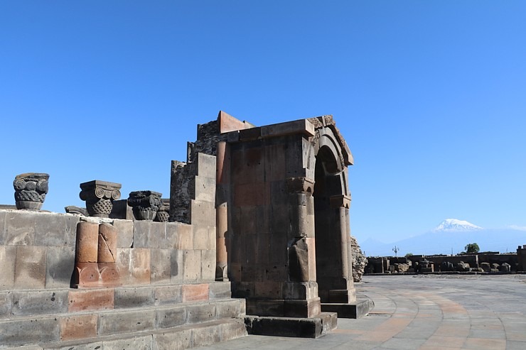 Travelnews.lv iepazīst Zvartnota tempļa drupas Armēnijā, kas ir iekļautas UNESCO sarakstā. Sadarbībā ar airBaltic 340688