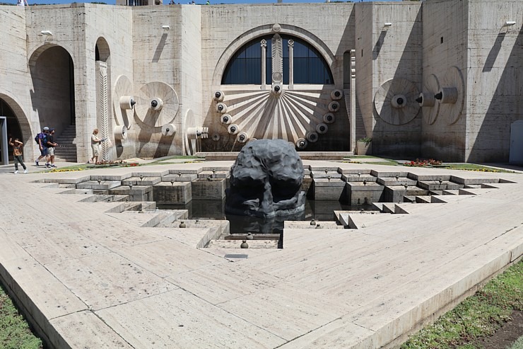 Travelnews.lv iepazīst Erevānas Kaskādi, arhitekta Aleksandra Tamanjana pieminekli un  Kafesjana mākslas centru. Sadarbībā ar airBaltic 340797