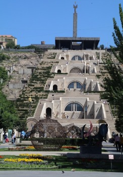 Travelnews.lv iepazīst Erevānas Kaskādi, arhitekta Aleksandra Tamanjana pieminekli un  Kafesjana mākslas centru. Sadarbībā ar airBaltic 4