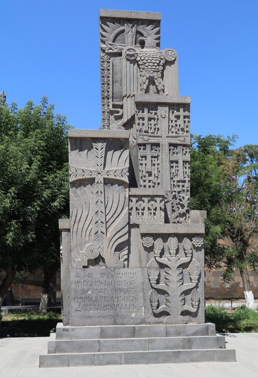 Travelnews.lv apmeklē Ečmiadzinas katedrāli Vagaršapatā, kas ir Armēnijas galvenā apustuliskās baznīca. Sadarbībā ar airBaltic 340854