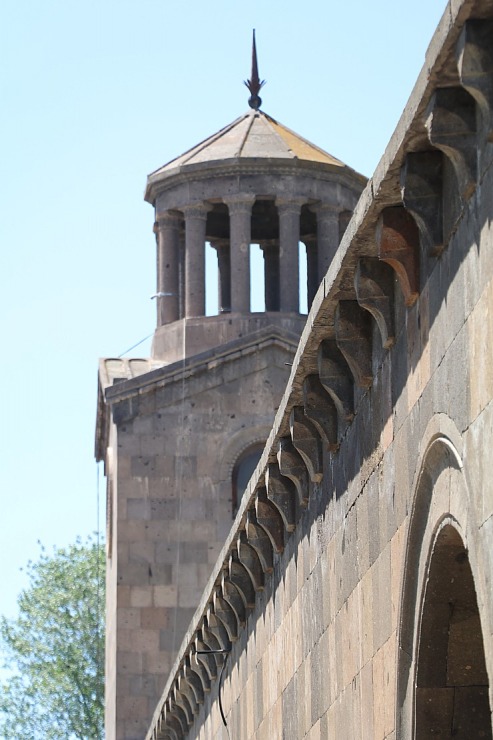Travelnews.lv apmeklē Ečmiadzinas katedrāli Vagaršapatā, kas ir Armēnijas galvenā apustuliskās baznīca. Sadarbībā ar airBaltic 340866