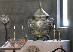 Travelnews.lv apmeklē Ečmiadzinas katedrāli Vagaršapatā, kas ir Armēnijas galvenā apustuliskās baznīca. Sadarbībā ar airBaltic 18