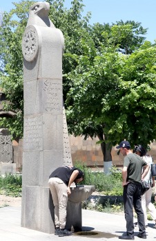 Travelnews.lv apmeklē Ečmiadzinas katedrāli Vagaršapatā, kas ir Armēnijas galvenā apustuliskās baznīca. Sadarbībā ar airBaltic 26