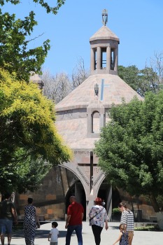 Travelnews.lv apmeklē Ečmiadzinas katedrāli Vagaršapatā, kas ir Armēnijas galvenā apustuliskās baznīca. Sadarbībā ar airBaltic 37