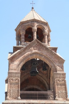 Travelnews.lv apmeklē Ečmiadzinas katedrāli Vagaršapatā, kas ir Armēnijas galvenā apustuliskās baznīca. Sadarbībā ar airBaltic 8