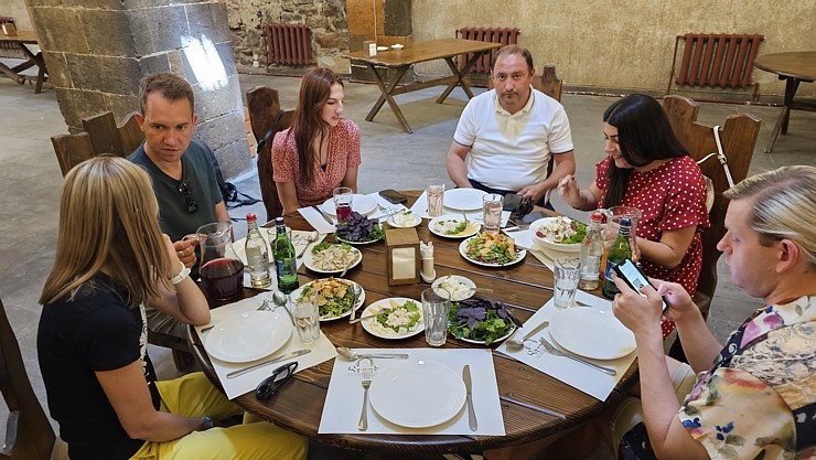 Travelnews.lv pusdieno Vagaršapatas armēņu autentiskā restorānā «Agape Refectory». Sadarbībā ar airBaltic 340979