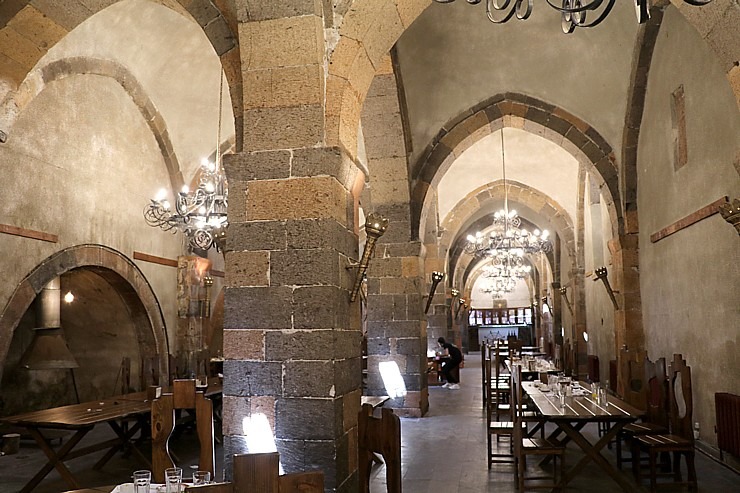 Travelnews.lv pusdieno Vagaršapatas armēņu autentiskā restorānā «Agape Refectory». Sadarbībā ar airBaltic 340973