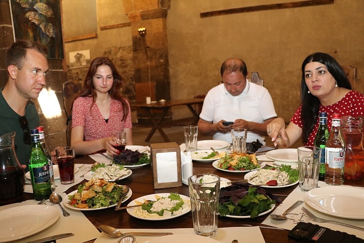 Travelnews.lv pusdieno Vagaršapatas armēņu autentiskā restorānā «Agape Refectory». Sadarbībā ar airBaltic 340977