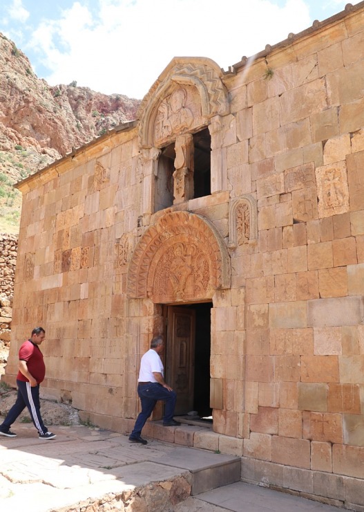 Travelnews.lv apmeklē IX līdz XVI gadsimta klosteru kompleksu Noravank Armēnijā. Sadarbībā ar airBaltic 341104