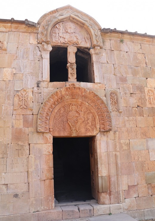 Travelnews.lv apmeklē IX līdz XVI gadsimta klosteru kompleksu Noravank Armēnijā. Sadarbībā ar airBaltic 341106