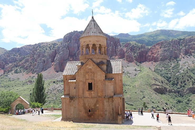 Travelnews.lv apmeklē IX līdz XVI gadsimta klosteru kompleksu Noravank Armēnijā. Sadarbībā ar airBaltic 341092