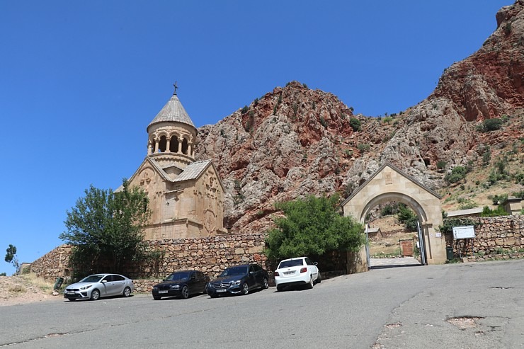 Travelnews.lv apmeklē IX līdz XVI gadsimta klosteru kompleksu Noravank Armēnijā. Sadarbībā ar airBaltic 341115