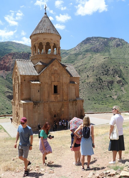 Travelnews.lv apmeklē IX līdz XVI gadsimta klosteru kompleksu Noravank Armēnijā. Sadarbībā ar airBaltic 341119