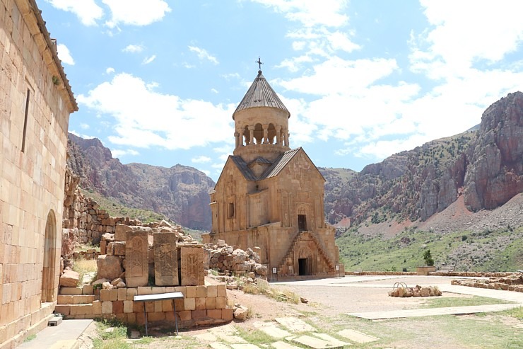 Travelnews.lv apmeklē IX līdz XVI gadsimta klosteru kompleksu Noravank Armēnijā. Sadarbībā ar airBaltic 341097