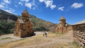 Travelnews.lv apmeklē IX līdz XVI gadsimta klosteru kompleksu Noravank Armēnijā. Sadarbībā ar airBaltic 2