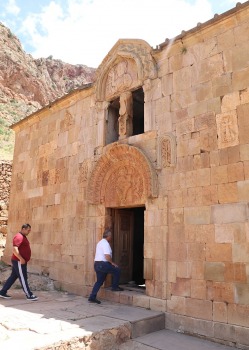 Travelnews.lv apmeklē IX līdz XVI gadsimta klosteru kompleksu Noravank Armēnijā. Sadarbībā ar airBaltic 14
