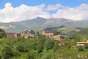 Travelnews.lv apmeklē Džermukas minerālūdeņu sanatoriju un dziedinātavu rajonu Armēnijā. Sadarbībā ar airBaltic 8