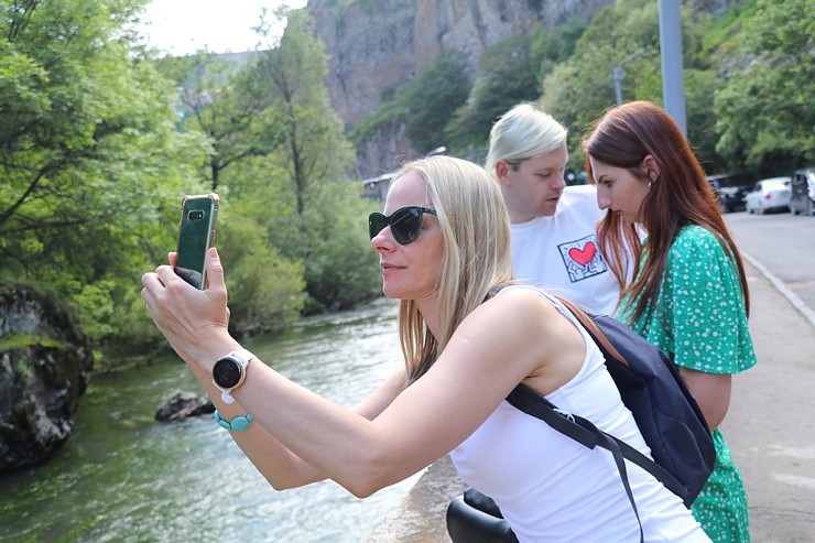 Travelnews.lv apmeklē Armēnijas slavenāko Džermukas ūdenskritumu. Sadarbībā ar airBaltic 341218