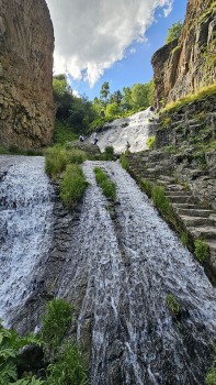 Travelnews.lv apmeklē Armēnijas slavenāko Džermukas ūdenskritumu. Sadarbībā ar airBaltic 2