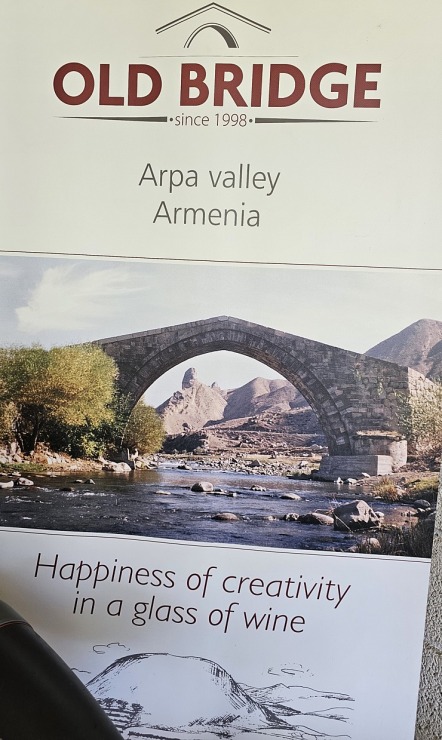Travelnews.lv izbaudām labākās pusdienas Armēnijas ceļojumā - restorāns «Old Bridge Winery». Sadarbībā ar airBaltic 341334