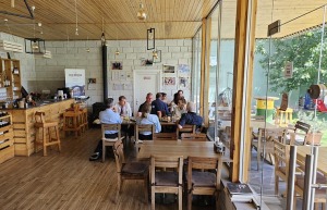 Travelnews.lv izbaudām labākās pusdienas Armēnijas ceļojumā - restorāns «Old Bridge Winery». Sadarbībā ar airBaltic 10
