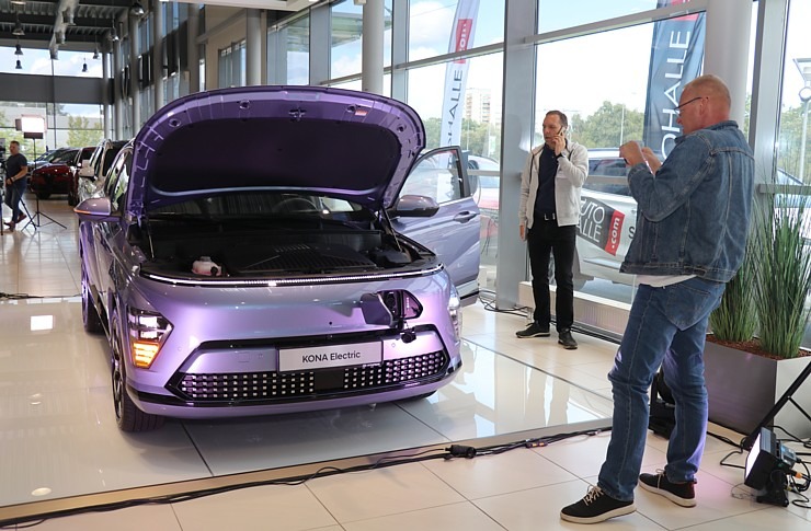 Rīgas autosalonā «Autohalle» tiek prezentēts jaunais «Hyundai Kona Electric» 341390