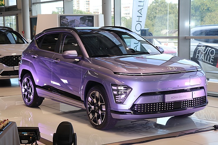 Rīgas autosalonā «Autohalle» tiek prezentēts jaunais «Hyundai Kona Electric» 341385
