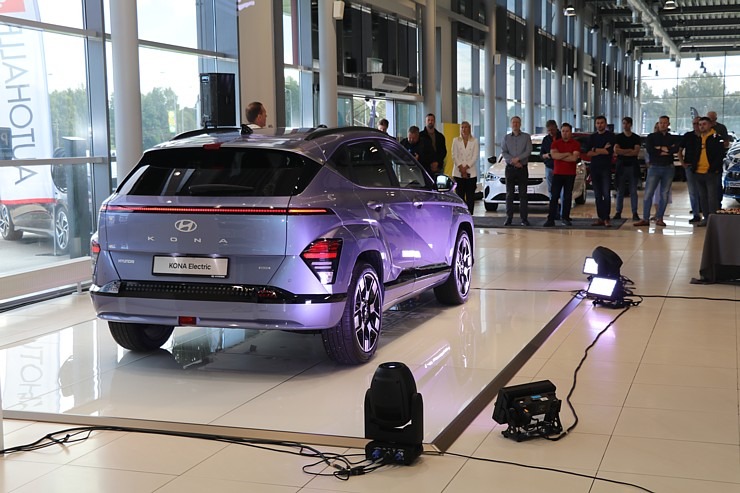 Rīgas autosalonā «Autohalle» tiek prezentēts jaunais «Hyundai Kona Electric» 341387