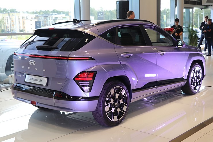 Rīgas autosalonā «Autohalle» tiek prezentēts jaunais «Hyundai Kona Electric» 341388