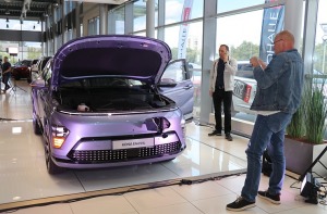 Rīgas autosalonā «Autohalle» tiek prezentēts jaunais «Hyundai Kona Electric» 10
