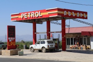 Travelnews.lv Armēnijā apmeklē ciemu Surenavan, kur gandrīz katra staba galā ir stārķu ligzda. Sadarbībā ar airBaltic 18
