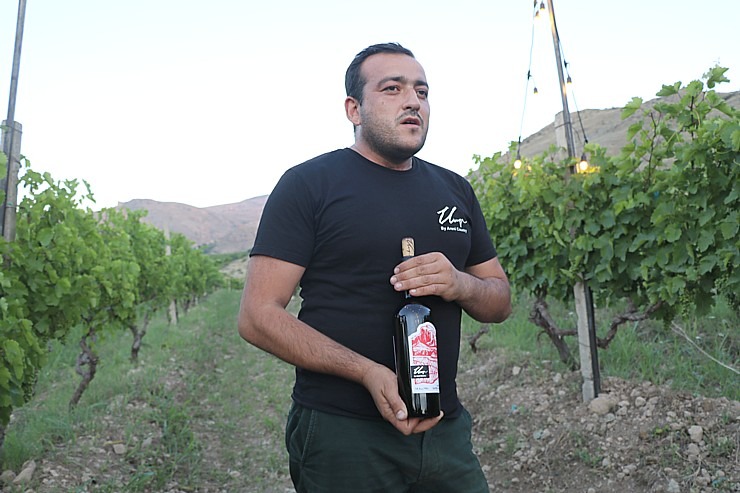 Travelnews.lv Armēnijā izbauda bagātīgas vakariņas vīnogu laukā kopā ar «Areni Wine Winery». Sadarbībā ar airBaltic 341480